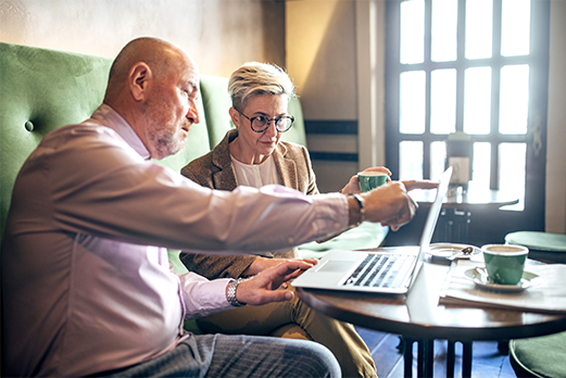 163315-3MeetingOptions-521x348 Man and women in business meeting