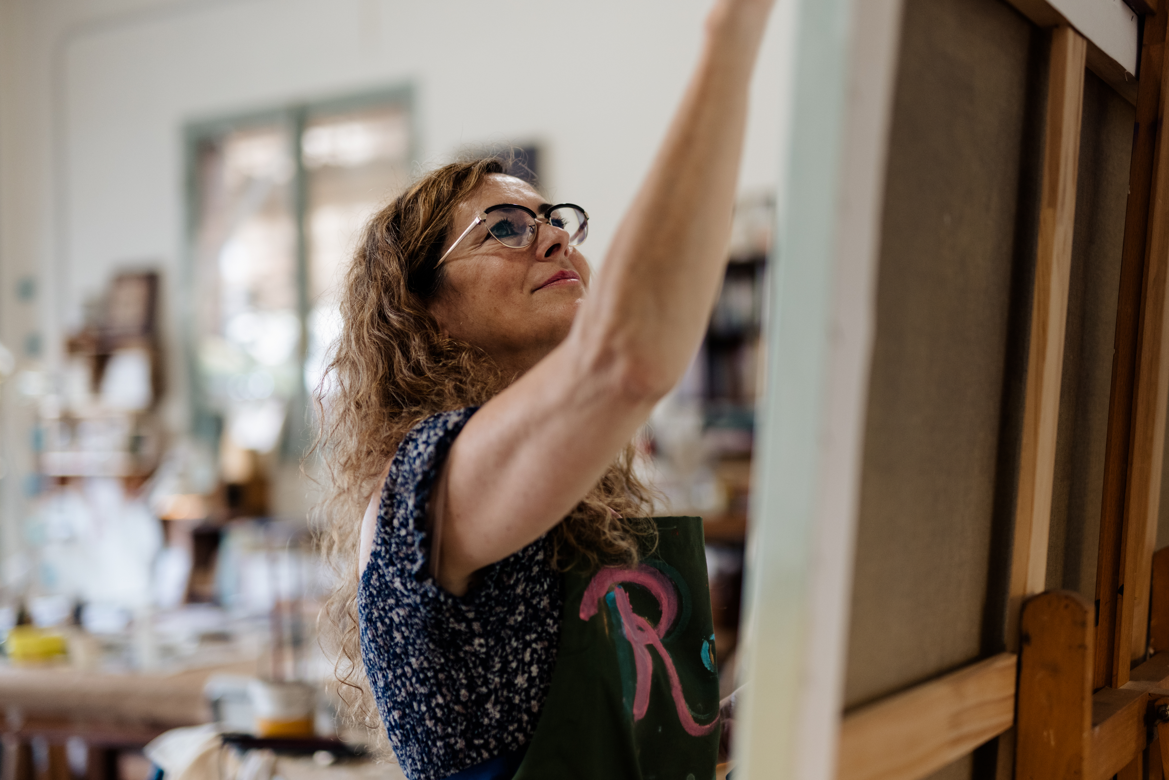 Medicare woman painting on canvas